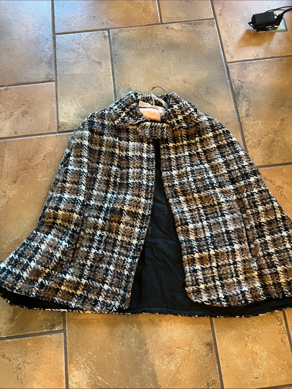 VINTAGE PLAID CAPE